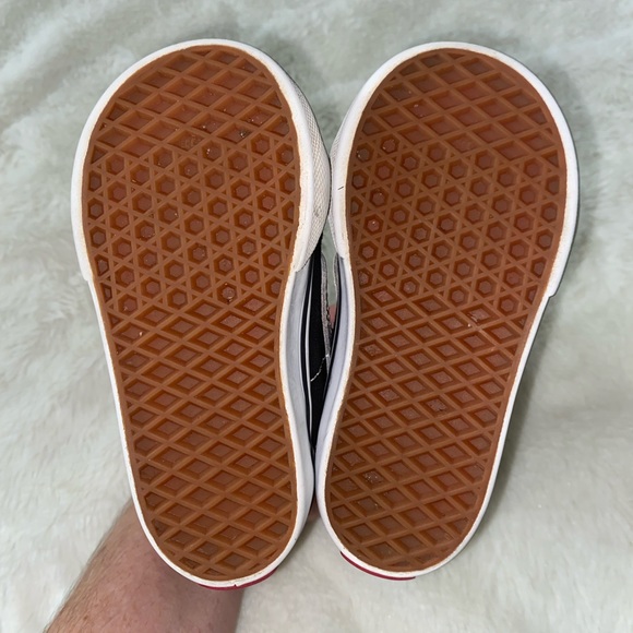 Vans - Picture 5 of 7